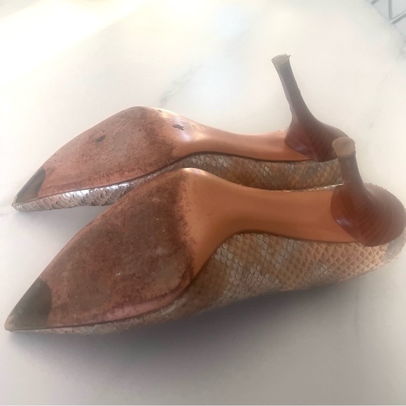 STUART WEITZMAN GOLD SILVER SNAKESKIN HEELS/ PUMPS  SIZE 7.5 M - Picture 7 of 16